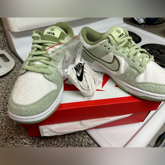 Nike dunks honeydew size 7 women’s - Picture 1 of 2